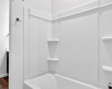 1024 Banyon Tree Lane - Photo Thumbnail 13