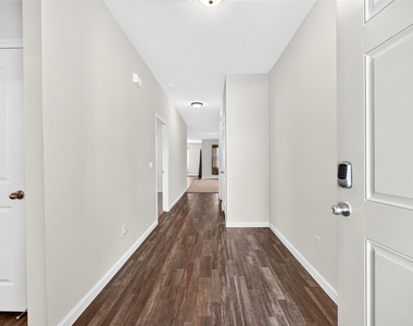 1024 Banyon Tree Lane - Photo Thumbnail 7