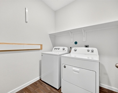 1024 Banyon Tree Lane - Photo Thumbnail 14