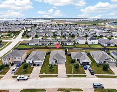 1024 Banyon Tree Lane - Photo Thumbnail 40