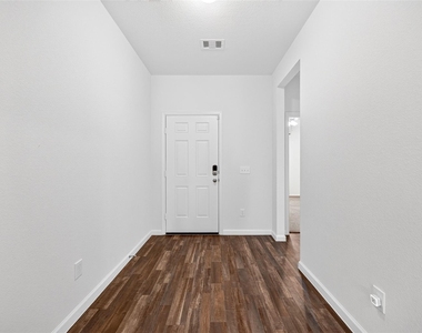 1024 Banyon Tree Lane - Photo Thumbnail 6