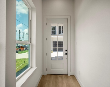 1224 E 23rd Street - Photo Thumbnail 3