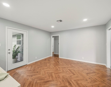 4614 Hummingbird Street - Photo Thumbnail 26