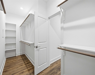 1106 Paul Quinn Street - Photo Thumbnail 11