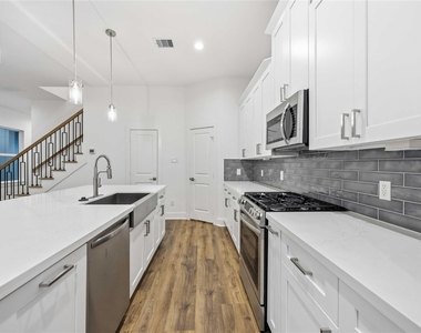 1106 Paul Quinn Street - Photo Thumbnail 2