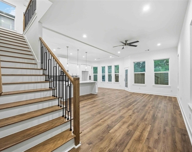 1106 Paul Quinn Street - Photo Thumbnail 5