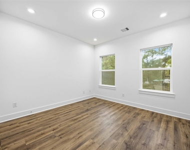 1106 Paul Quinn Street - Photo Thumbnail 16