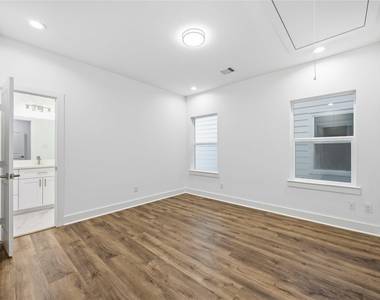 1106 Paul Quinn Street - Photo Thumbnail 19