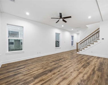 1106 Paul Quinn Street - Photo Thumbnail 7