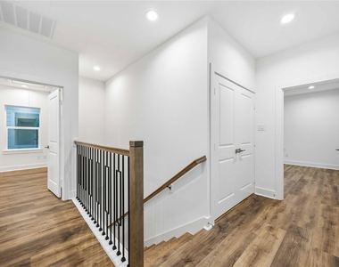 1106 Paul Quinn Street - Photo Thumbnail 9