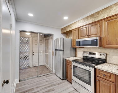 2501 Marilee Lane - Photo Thumbnail 8