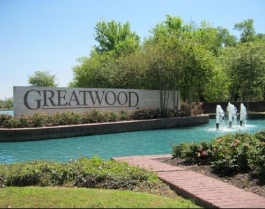 6810 Springcrest Drive - Photo Thumbnail 13