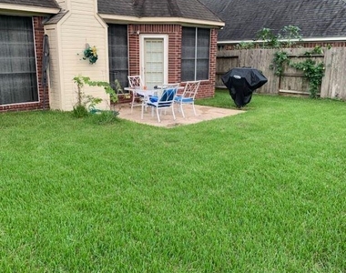 6810 Springcrest Drive - Photo Thumbnail 10