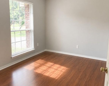 6810 Springcrest Drive - Photo Thumbnail 8
