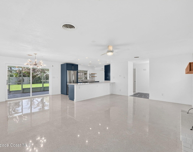 311 12th Terrace - Photo Thumbnail 5