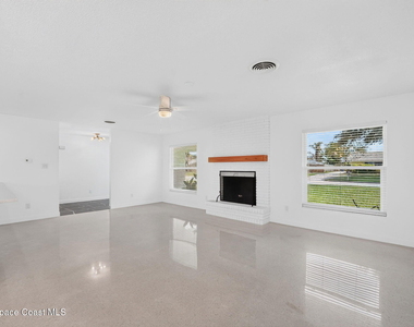 311 12th Terrace - Photo Thumbnail 3