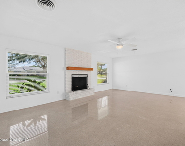 311 12th Terrace - Photo Thumbnail 2