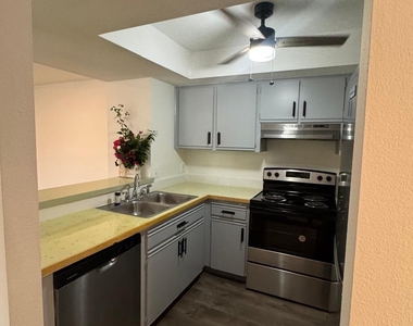 975 Ne Sonesta Avenue Ne - Photo Thumbnail 3