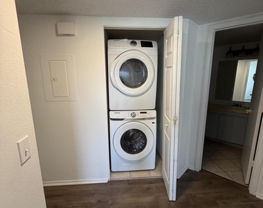 975 Ne Sonesta Avenue Ne - Photo Thumbnail 3