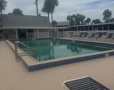 975 Ne Sonesta Avenue Ne - Photo Thumbnail 5