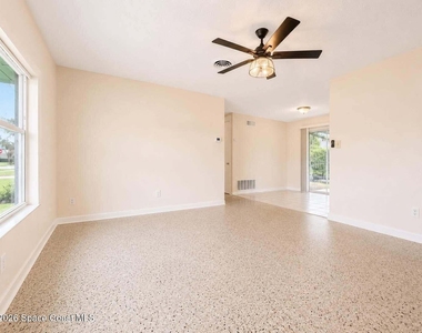 2028 Rollins Drive Se - Photo Thumbnail 3