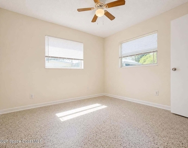 2028 Rollins Drive Se - Photo Thumbnail 4