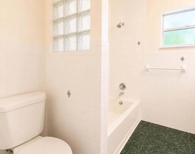 2028 Rollins Drive Se - Photo Thumbnail 7