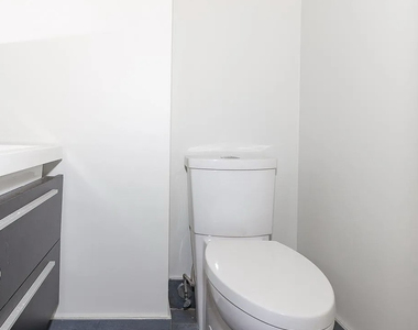 462 Pulaski Street - Photo Thumbnail 7