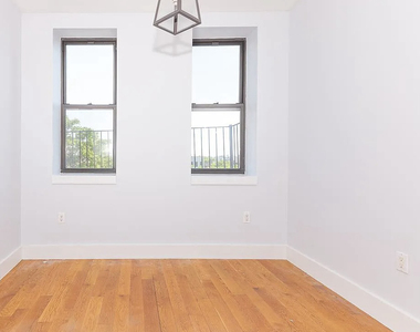 462 Pulaski Street - Photo Thumbnail 3