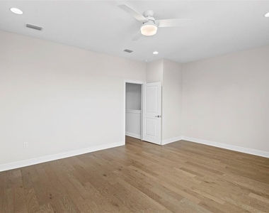 4302 W North B Street - Photo Thumbnail 15