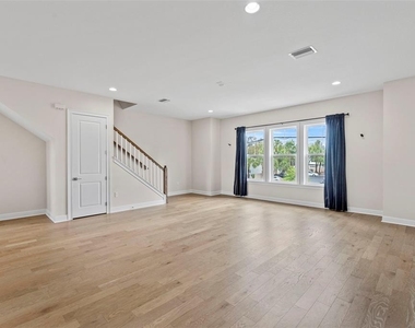 4302 W North B Street - Photo Thumbnail 4