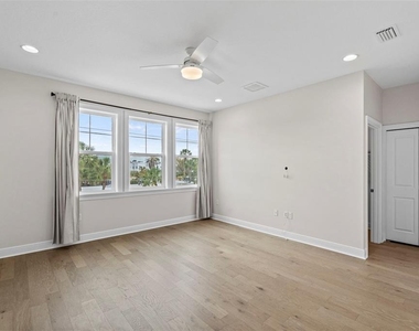 4302 W North B Street - Photo Thumbnail 13
