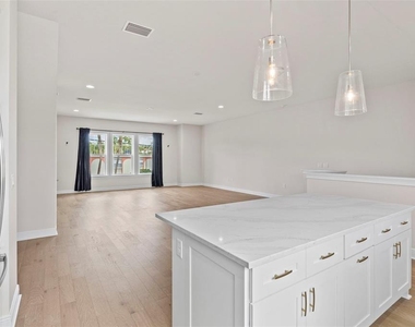 4302 W North B Street - Photo Thumbnail 11