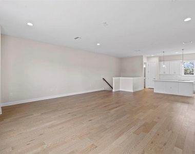 4302 W North B Street - Photo Thumbnail 6