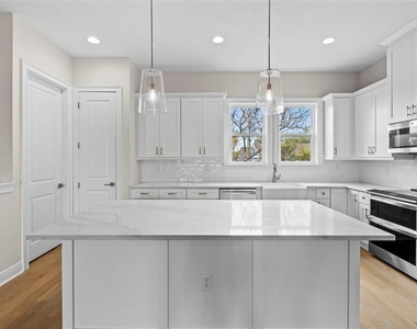 4302 W North B Street - Photo Thumbnail 8