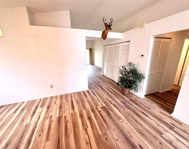 7830 Becket St - Photo Thumbnail 13
