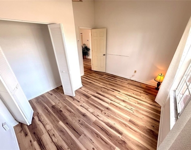7830 Becket St - Photo Thumbnail 12