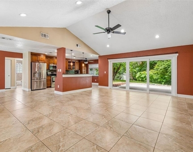 15109 Springview Street - Photo Thumbnail 8