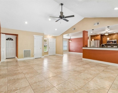 15109 Springview Street - Photo Thumbnail 7