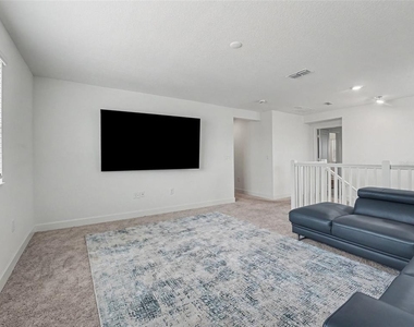 905 Overpool Avenue - Photo Thumbnail 4