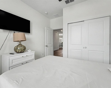 905 Overpool Avenue - Photo Thumbnail 7
