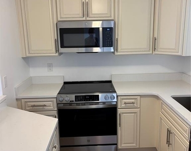 7405 Bay Island Drive S - Photo Thumbnail 4