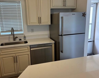 7405 Bay Island Drive S - Photo Thumbnail 5