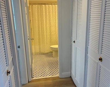 7405 Bay Island Drive S - Photo Thumbnail 15