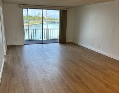 7405 Bay Island Drive S - Photo Thumbnail 3