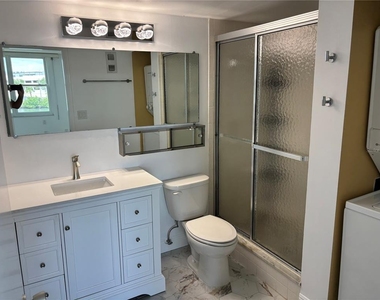 7405 Bay Island Drive S - Photo Thumbnail 12