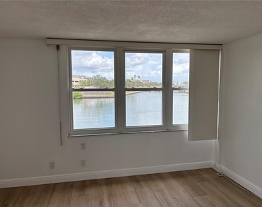 7405 Bay Island Drive S - Photo Thumbnail 11