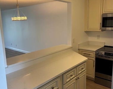 7405 Bay Island Drive S - Photo Thumbnail 6