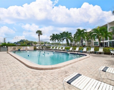 7405 Bay Island Drive S - Photo Thumbnail 21