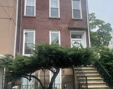 130 Van Dyke Street - Photo Thumbnail 1